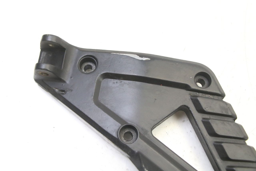 photo de VOETSTEUNPLAAT VOOR LINKS BMW K 75 RT 750 (1989 - 1997) - Detail van het onderdeel