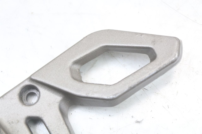 photo de VOETSTEUNPLAAT VOOR LINKS MASAI SCRAMBLER SPORT 125 (2021 - 2025) - Zoom op gebruiksstaat