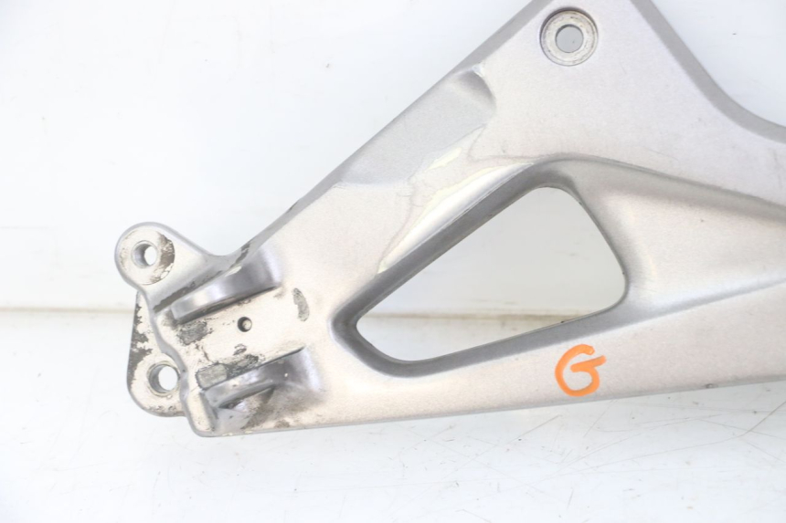 photo de VOETSTEUNPLAAT VOOR LINKS HONDA NTV DEAUVILLE ABS 700 (2007 - 2016) - Zoom op componenten