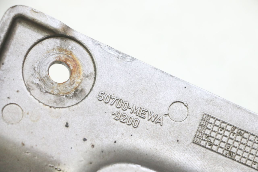 photo de VOETSTEUNPLAAT VOOR LINKS HONDA NTV DEAUVILLE ABS 700 (2007 - 2016) - Zoom op gebruiksstaat