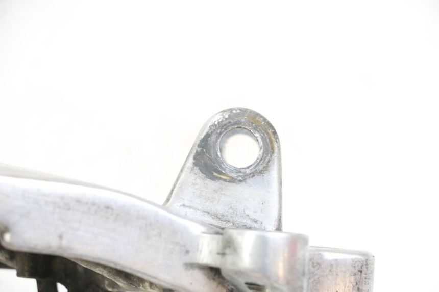 photo de VOETSTEUNPLAAT VOOR LINKS HONDA NTV DEAUVILLE 650 (1998 - 2001) - Detail van het onderdeel