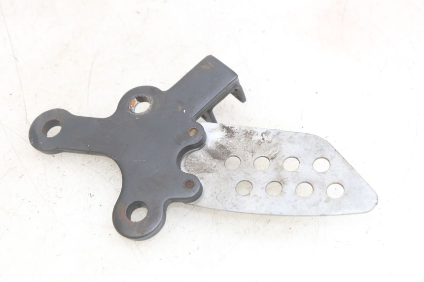 photo de VOETSTEUNPLAAT VOOR LINKS YAMASAKI ROADSTER 50 (2013 - 2018) - Detail van het onderdeel