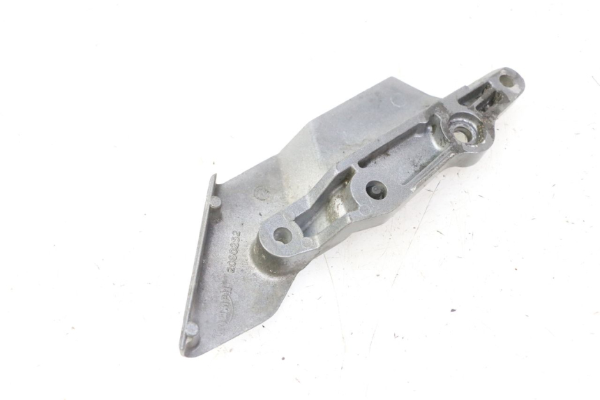 photo de VOETSTEUNPLAAT VOOR LINKS TRIUMPH SPRINT 900 (1995 - 1998) - Zoom op gebruiksstaat