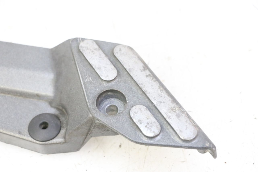 photo de VOETSTEUNPLAAT VOOR LINKS TRIUMPH SPRINT 900 (1995 - 1998) - Technische close-up