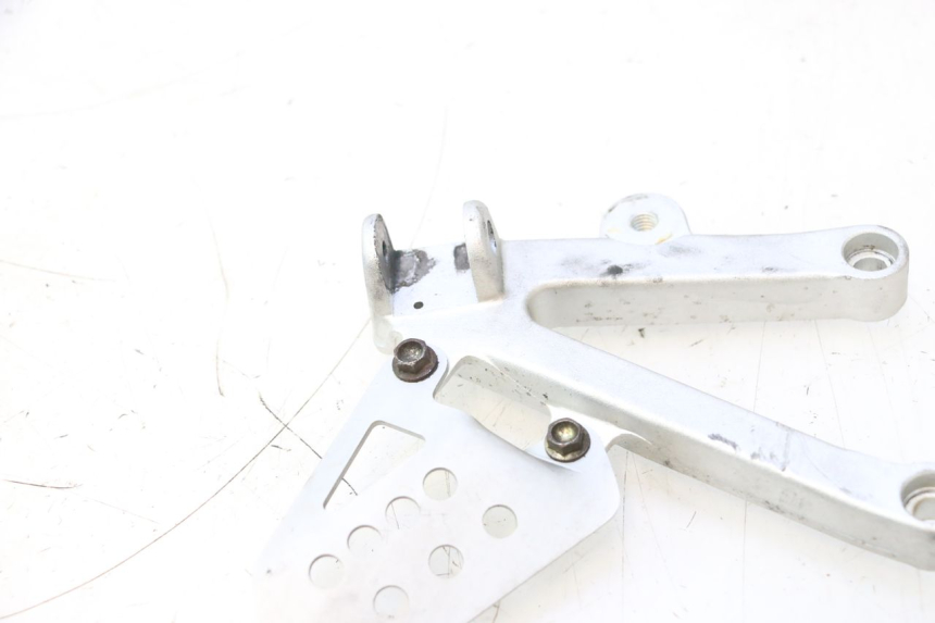 photo de LINKER VOORSTE VOETSTEUNPLAAT DUCATI SS IE DS CARENEE 1000 (2002 - 2006) - Detail van het onderdeel