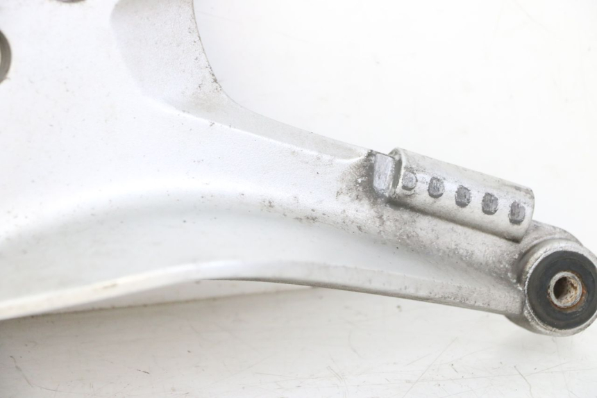 photo de VOETSTEUNPLAAT VOOR LINKS HONDA ST PAN EUROPEAN 1300 (2002 - 2013) - Kenmerkende details