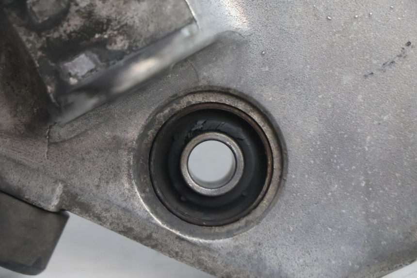 photo de VOORSTE LINKER VOETSTEUNPLAAT HONDA ST PAN EUROPEAN 1100 (1990 - 2002) - Zoom op gebruiksstaat