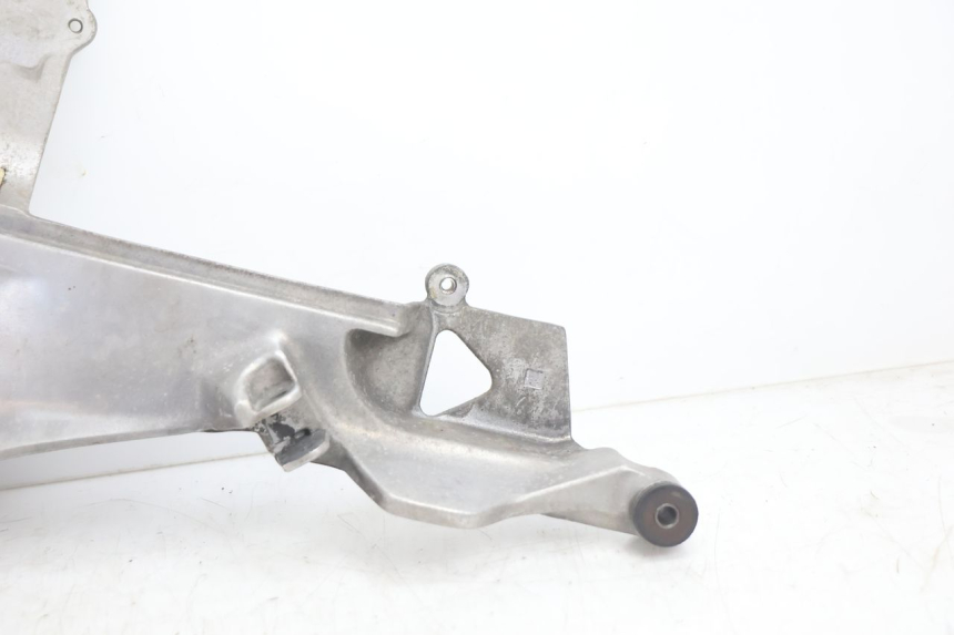 photo de VOORSTE LINKER VOETSTEUNPLAAT HONDA ST PAN EUROPEAN 1100 (1990 - 2002) - Andere kijkhoek