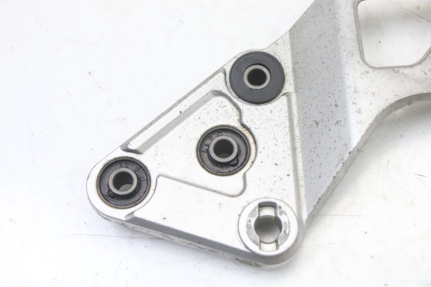 photo de VOETSTEUNPLAAT VOOR LINKS VOORAN SUZUKI GSX F GSXF 650 (2007 - 2015) - Detail van het onderdeel
