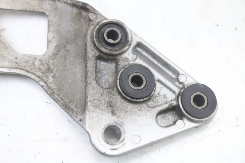 photo de VOETSTEUNPLAAT VOOR LINKS VOORAN SUZUKI GSX F GSXF 650 (2007 - 2015) - Bevestigingspunten