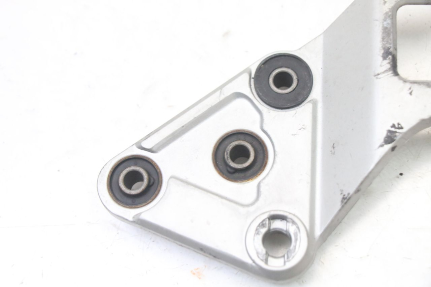 photo de VOETSTEUNPLAAT VOOR LINKS VOORAN SUZUKI GSX F GSXF 650 (2007 - 2015) - Detail van het onderdeel