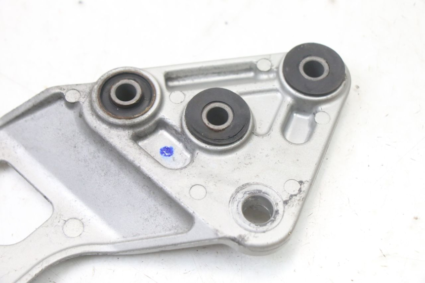 photo de VOETSTEUNPLAAT VOOR LINKS VOORAN SUZUKI GSX F GSXF 650 (2007 - 2015) - Bevestigingspunten