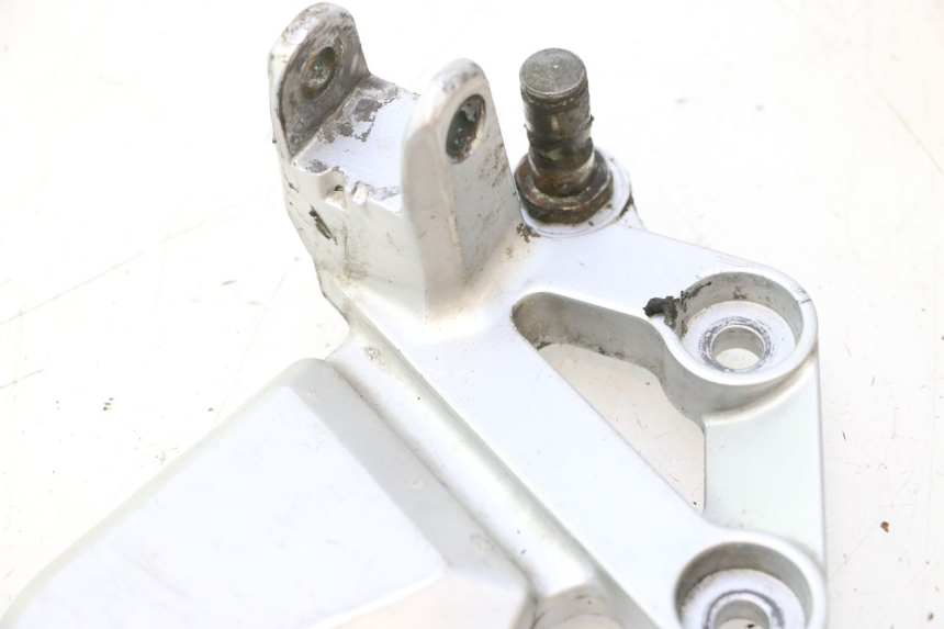 photo de VOETSTEUNPLAAT VOOR LINKS SUZUKI SV S 650 (2003 - 2009) - Bevestigingspunten