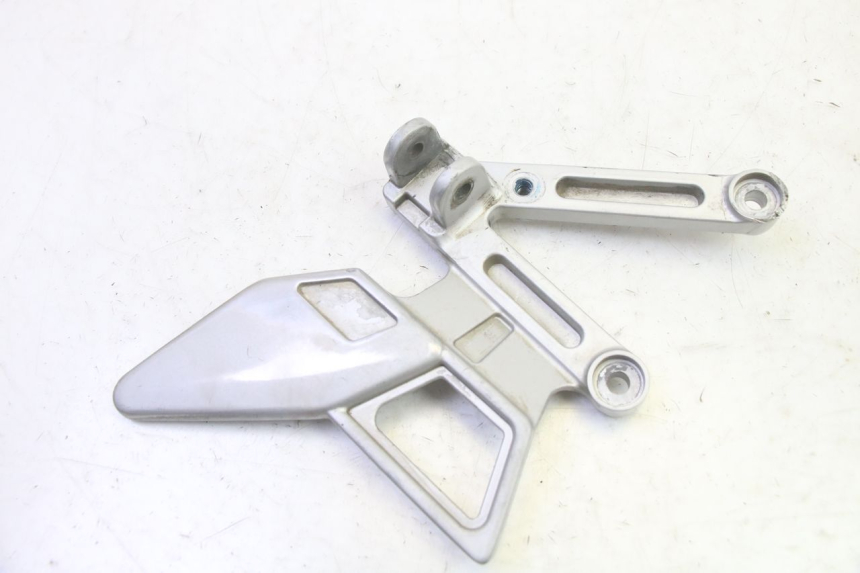 photo de VOETSTEUNPLAAT VOOR LINKS VOORAN YAMAHA TZR 50 (2008 - 2016) - Detail van het onderdeel