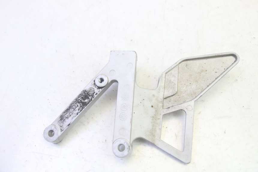 photo de VOETSTEUNPLAAT VOOR LINKS VOORAN YAMAHA TZR 50 (2008 - 2016) - Andere kijkhoek