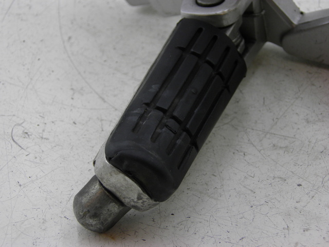 photo de VOETSTEUNPLAAT VOOR LINKS YAMAHA FJR 1300 (2004 - 2005) - Technische close-up