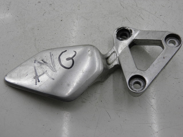 photo de VOETSTEUNPLAAT VOOR LINKS YAMAHA FZS FAZER 600 (1998 - 2001) - Hoofdaanzicht