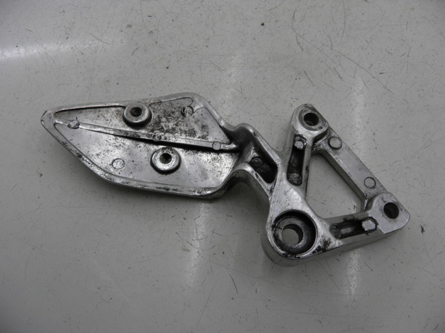 photo de VOETSTEUNPLAAT VOOR LINKS YAMAHA FZS FAZER 600 (1998 - 2001) - Andere kijkhoek