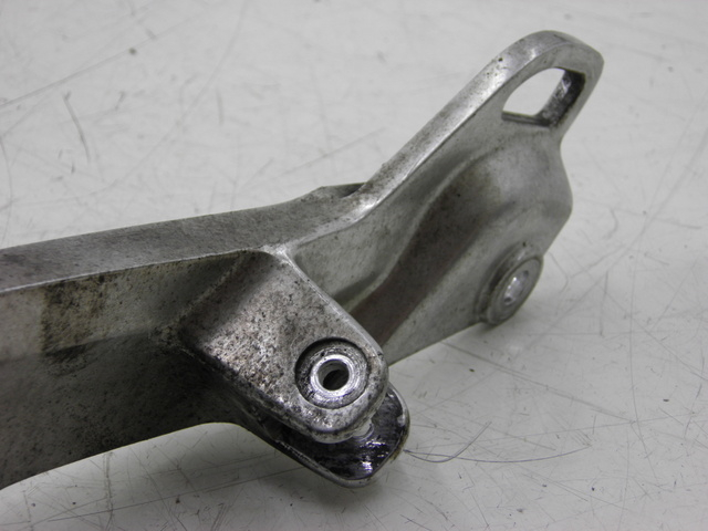 photo de VOETSTEUNPLAAT VOOR LINKS YAMAHA TDM 900 (2004 - 2006) - Detail van het onderdeel