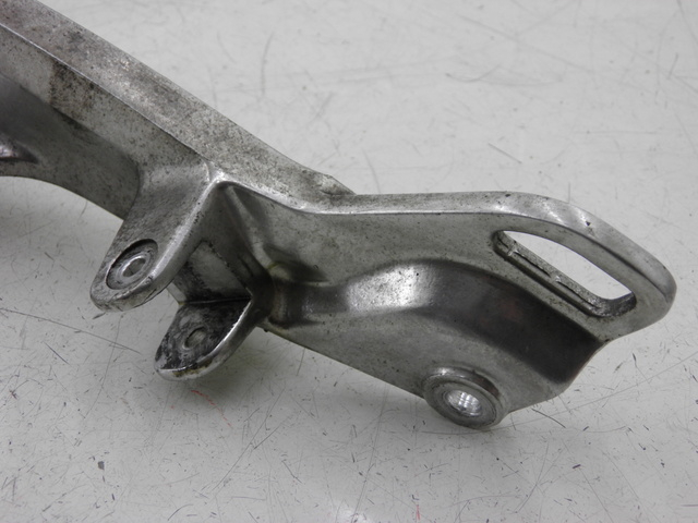 photo de VOETSTEUNPLAAT VOOR LINKS YAMAHA TDM 900 (2004 - 2006) - Technische close-up