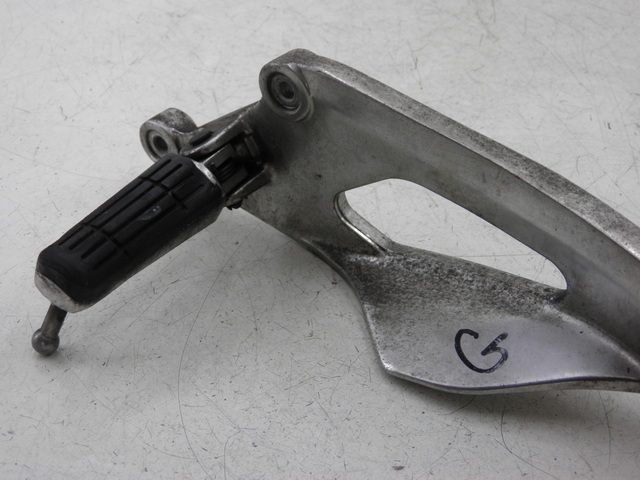 photo de VOETSTEUNPLAAT VOOR LINKS YAMAHA TDM 900 (2004 - 2006) - Bevestigingspunten