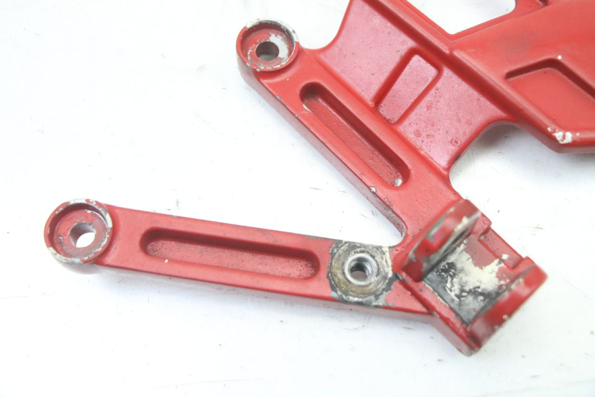 photo de VOETSTEUNPLAAT VOOR LINKS VOORAN YAMAHA TZR 50 (2008 - 2016) - Detail van het onderdeel