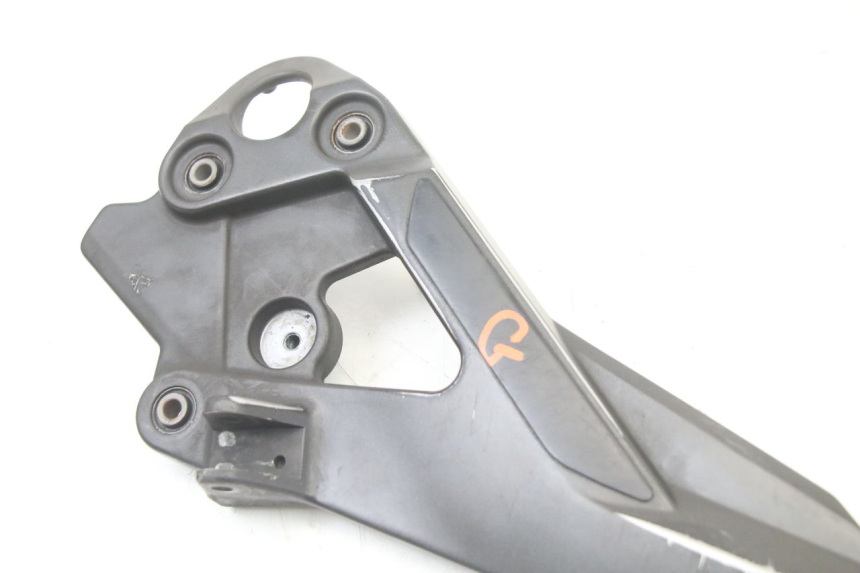 photo de VOETSTEUNPLAAT VOOR LINKS YAMAHA XJ6 600 (2008 - 2016) - Detail van het onderdeel