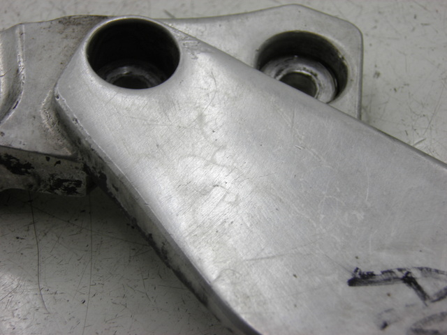 photo de VOETSTEUNPLAAT VOOR LINKS YAMAHA XJR 1300 (1998 - 2002) - Zoom op gebruiksstaat