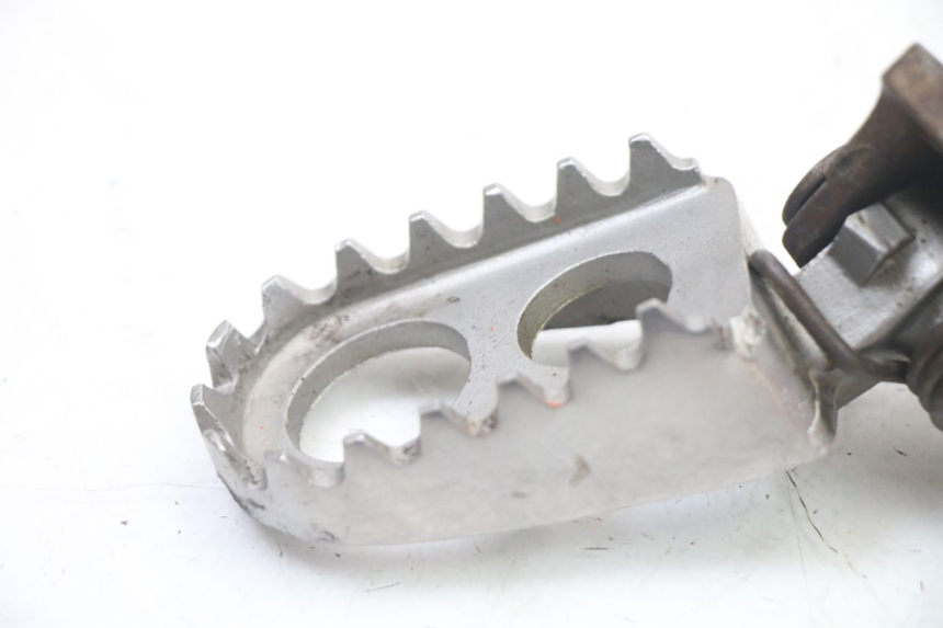 photo de VOETSTEUNPLAAT VOOR LINKS YAMAHA YZ 125 (2006 - 2016) - Detail van het onderdeel