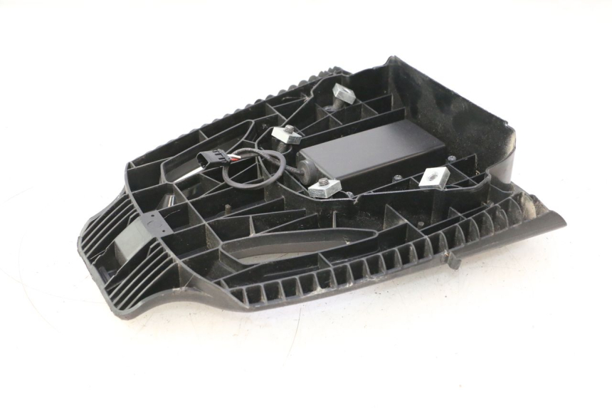photo de TOP CASE PLAAT PIAGGIO MP3 HPE 530 (2022 - 2026) - Zoom op gebruiksstaat