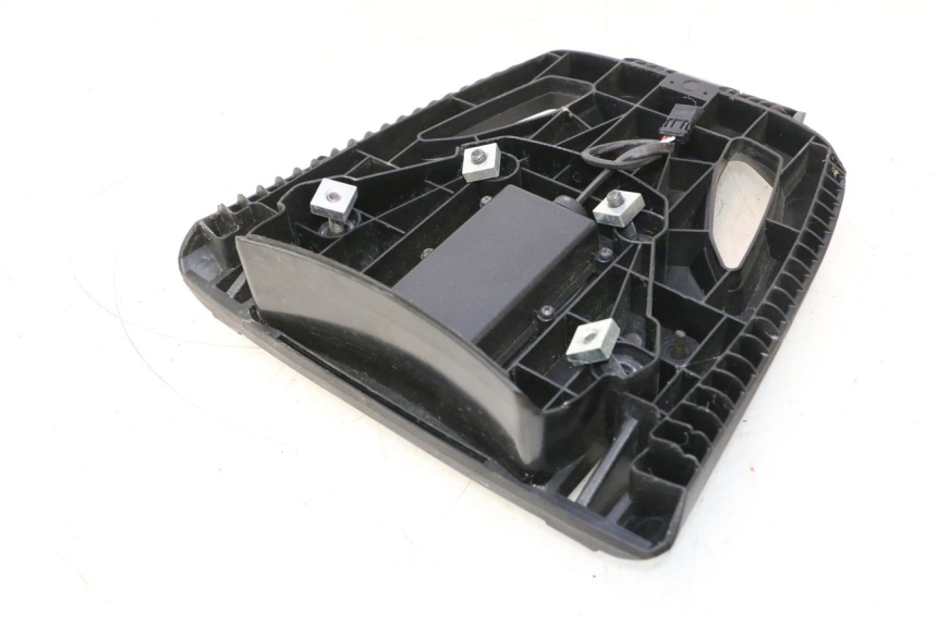 photo de TOP CASE PLAAT PIAGGIO MP3 HPE 530 (2022 - 2026) - Staat van het oppervlak