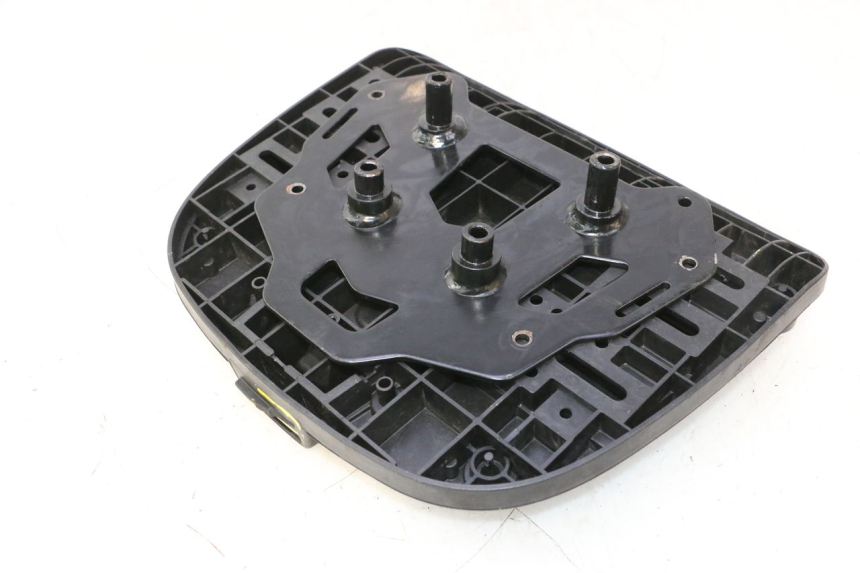 photo de TOP CASE PLAAT PIAGGIO MP3 500 (2016 - 2018) - Detail van het onderdeel