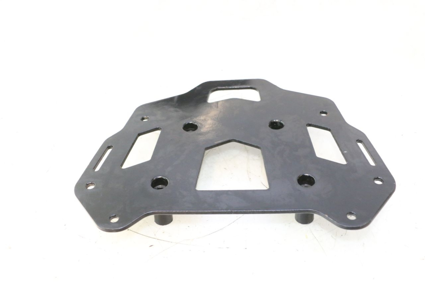photo de TOP CASE PLAAT PIAGGIO MP3 500 (2016 - 2018) - Detailaanzicht
