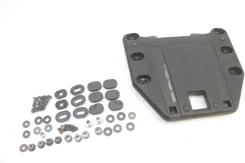 photo de TOPCASE PLAAT HONDA ST PAN EUROPEAN 1300 (2002 - 2013) - Hoofdaanzicht