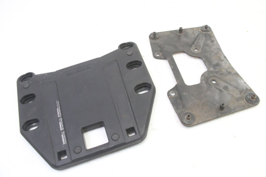 photo de TOPCASE PLAAT HONDA ST PAN EUROPEAN 1300 (2002 - 2013) - Detail van het onderdeel