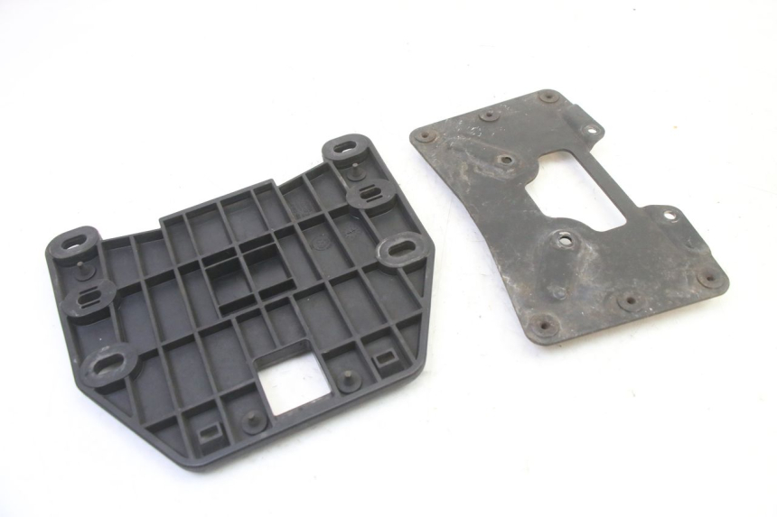 photo de TOPCASE PLAAT HONDA ST PAN EUROPEAN 1300 (2002 - 2013) - Zoom op gebruiksstaat