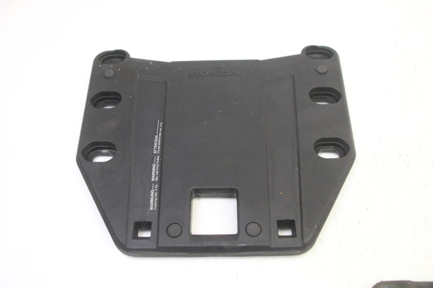 photo de TOPCASE PLAAT HONDA ST PAN EUROPEAN 1300 (2002 - 2013) - Technische close-up