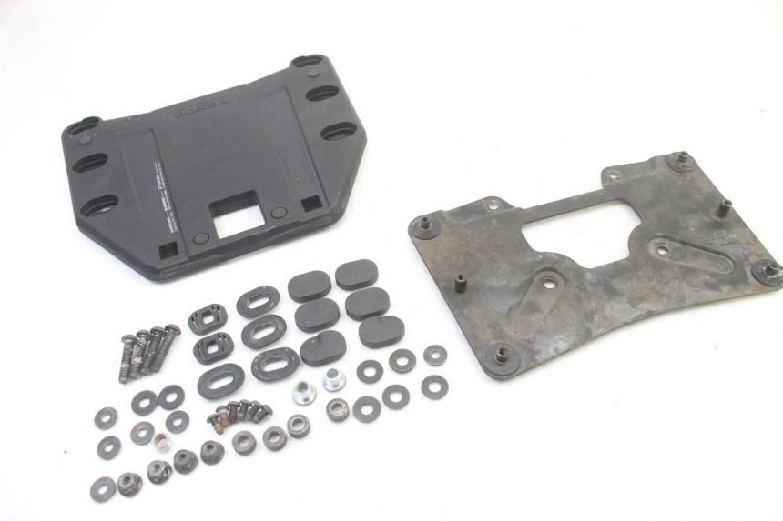 photo de TOPCASE PLAAT HONDA ST PAN EUROPEAN 1300 (2002 - 2013) - Bevestigingspunten