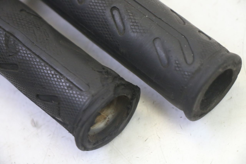 photo de GASHANDVAT KYMCO AGILITY NAKED RENOUVO 2T 50 (2011 - 2018) - Zoom op gebruiksstaat