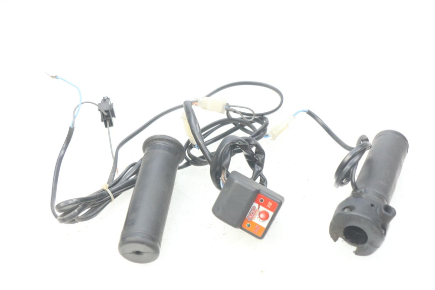 photo de GASHANDVAT HONDA FES PANTHEON 2T 125 (1998 - 2002) - Hoofdaanzicht