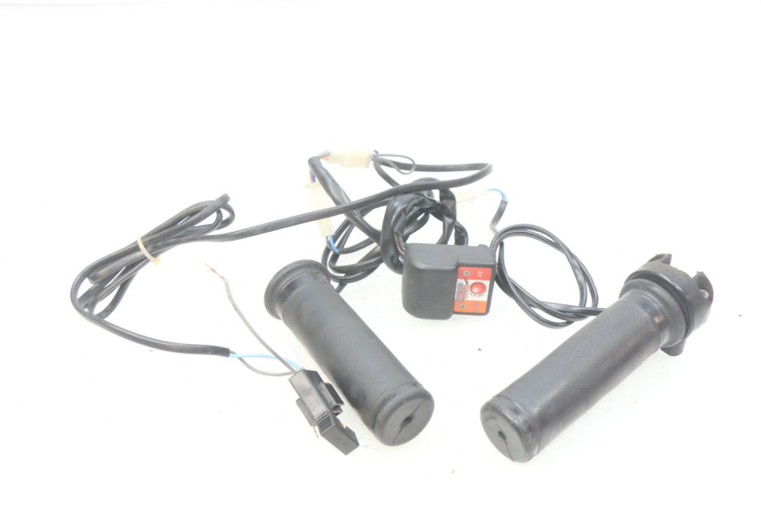 photo de GASHANDVAT HONDA FES PANTHEON 2T 125 (1998 - 2002) - Overzicht