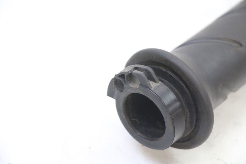 photo de GASHANDVAT PEUGEOT SATELIS COMPRESSOR K15 125 (2006 - 2009) - Detail van het onderdeel