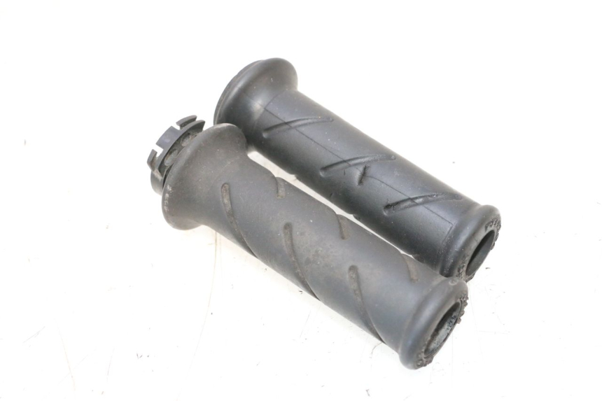 photo de GASHANDVAT PEUGEOT SATELIS COMPRESSOR K15 125 (2006 - 2009) - Detail van het onderdeel