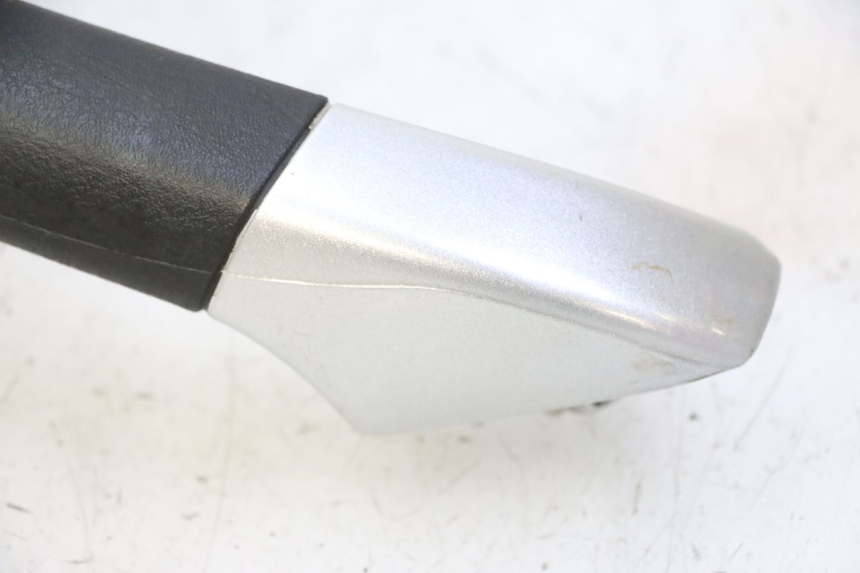 photo de RECHTER ACHTERHANDVAT PIAGGIO MP3 RL 250 (2006 - 2010) - Bevestigingspunten