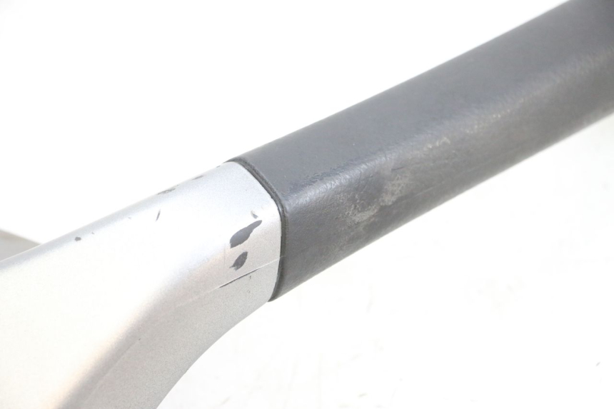 photo de RECHTER ACHTERHANDVAT PIAGGIO MP3 125 (2006 - 2014) - Bevestigingspunten