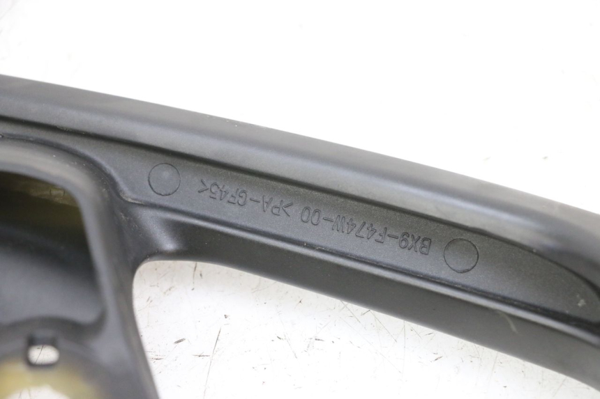 photo de RECHTER ACHTERHANDVAT YAMAHA TRICITY 300 (2020 - 2024) - Andere kijkhoek