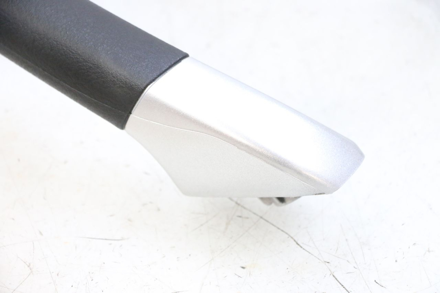 photo de ACHTERHANDVAT PIAGGIO MP3 RL 250 (2006 - 2010) - Bevestigingspunten