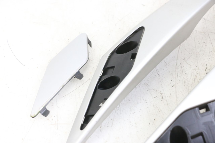 photo de ACHTERHANDVAT PEUGEOT SATELIS 125 (2010 - 2012) - Zoom op componenten