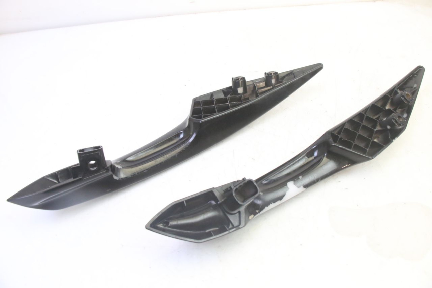 photo de ACHTERHANDVAT PEUGEOT SATELIS 125 (2013 - 2018) - Bevestigingspunten