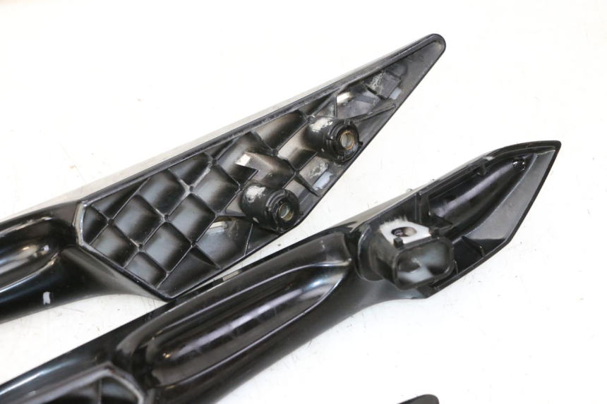 photo de ACHTERHANDVAT PEUGEOT SATELIS 125 (2010 - 2012) - Bevestigingspunten